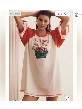 Anthropologie’s oversized 💯 cotton tee with Santa Maria strawberries graphic S